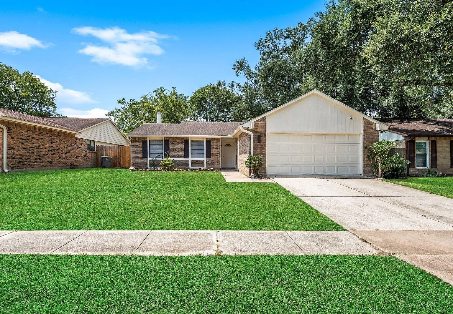 3 bed, 2.0 bath, 1555 sqft, $1,700 — Photo 1