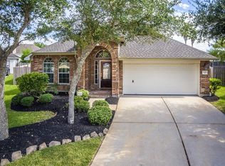 12001 Green Falls Dr, Pearland, TX 77584
