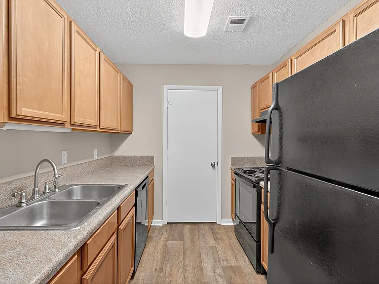 Sawbranch Apartments — Photo 46