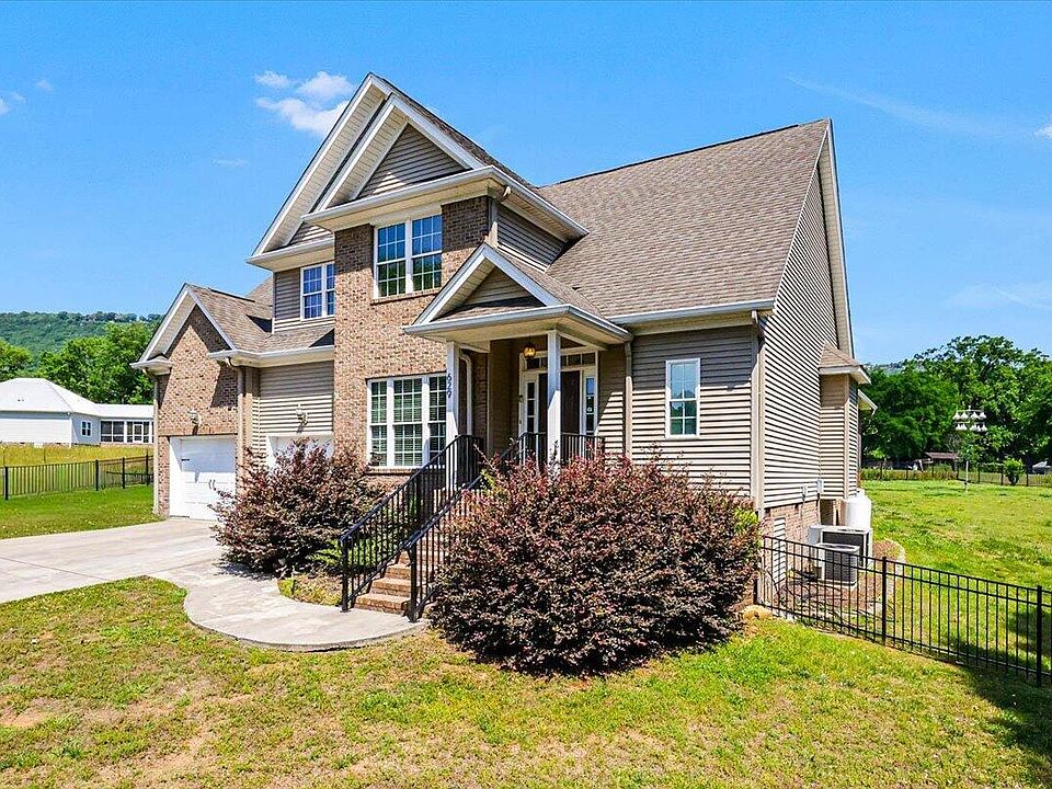 1st image of 629 Godsey Ln