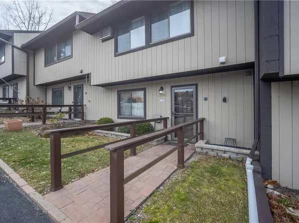 1304 Chelsea Cove S, Hopewell Junction, NY 12533