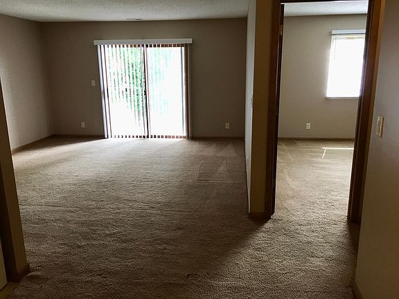 4th image of 5120 Emerald Dr #25