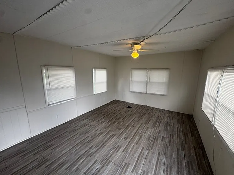 7205 Commons Blvd — Photo 10