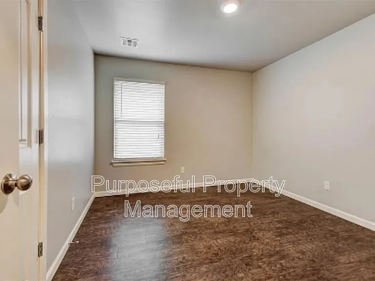 4313 Edinburg Way — Photo 20