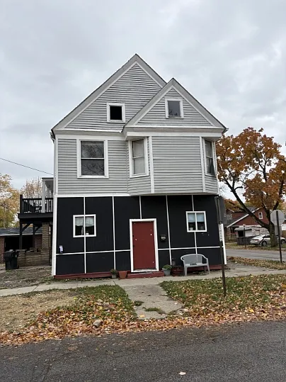 Archwood Ave 3912 - down rear — Photo 1