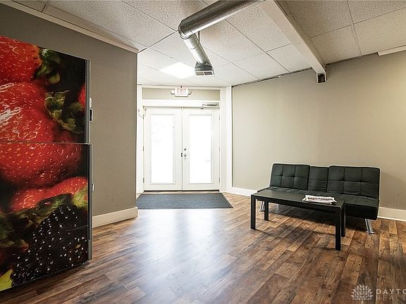 4th image of 1701 Lexington Ave