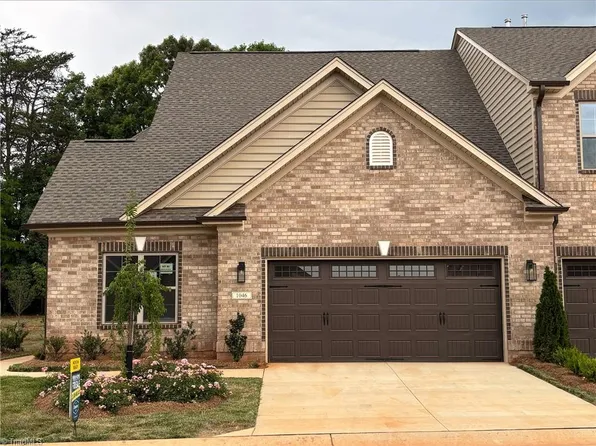 1046 Beechcraft Dr, Mebane, NC 27302