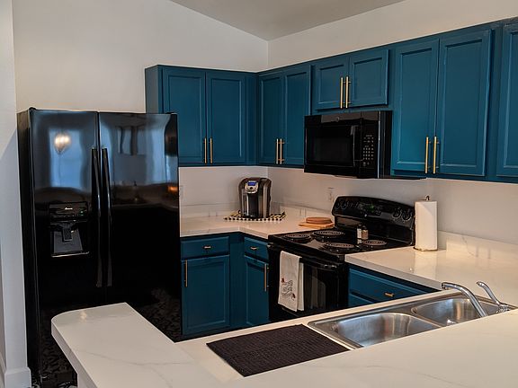 Updated Kitchen (new fridge 2024 - not pictured)