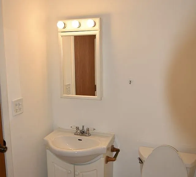 1456 Cornell Ter — Photo 24