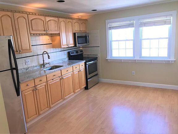 2nd image of 11 Pine St APT 5