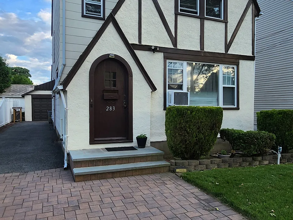 283 Houston Ave #2