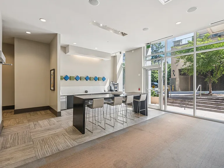 SkyHouse Buckhead — Photo 26