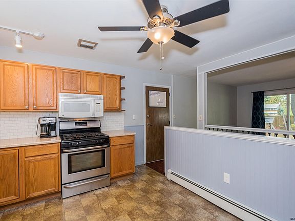 4th image of 4 Glenwood Dr