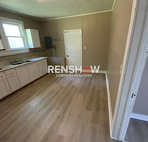 109 Church St S #B — Photo 10