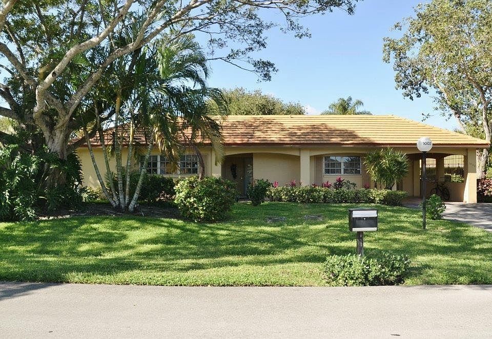 1st image of 1003 E Cypress Dr