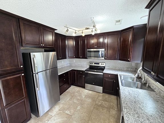 3rd image of 5711 Brandon Blvd