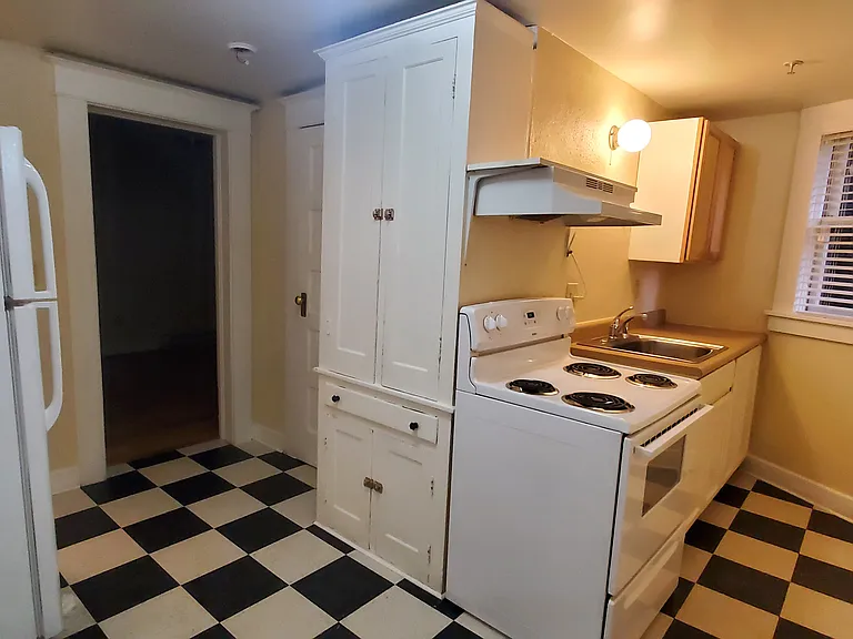 2068 NW Flanders St #8 — Photo 8