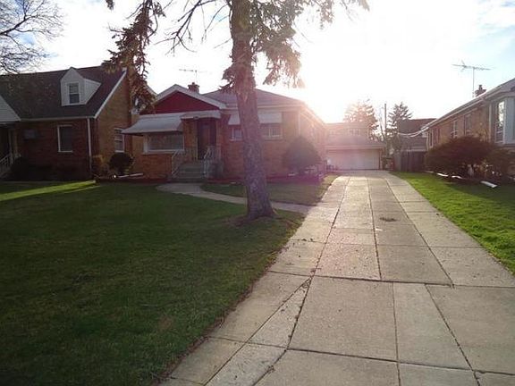 2nd image of 7810 N Nora Ave