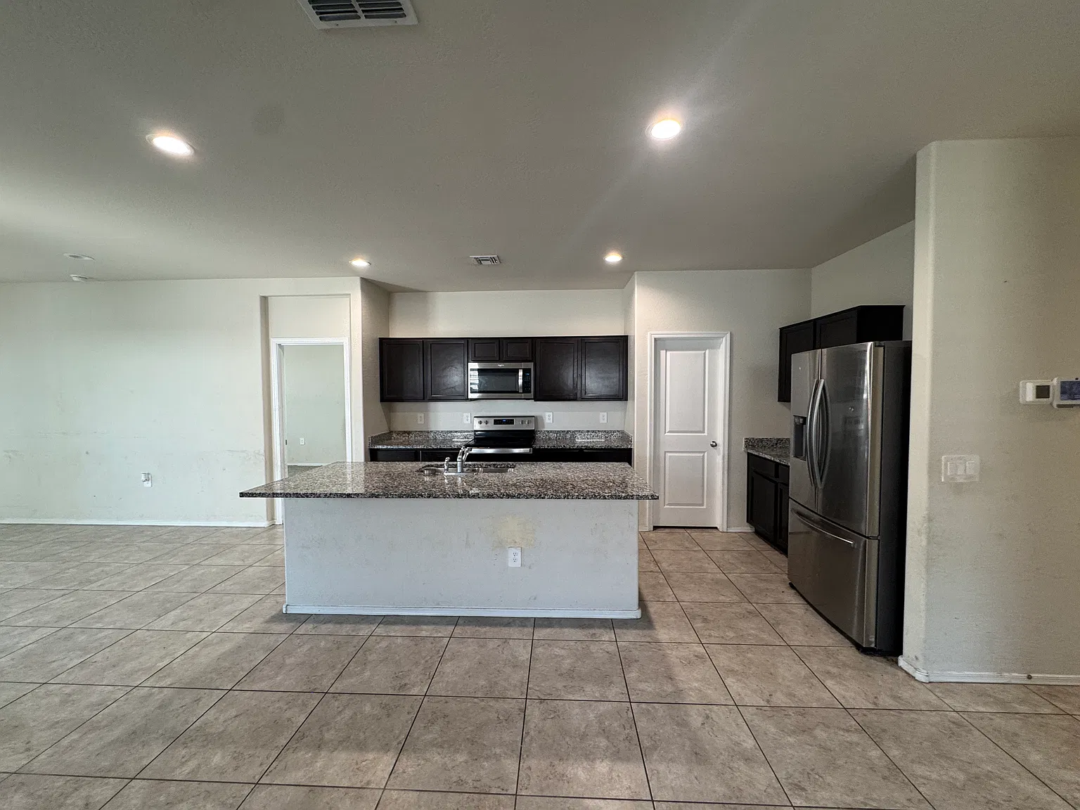 3 bed, 1706 sqft, $1,795 — Photo 4