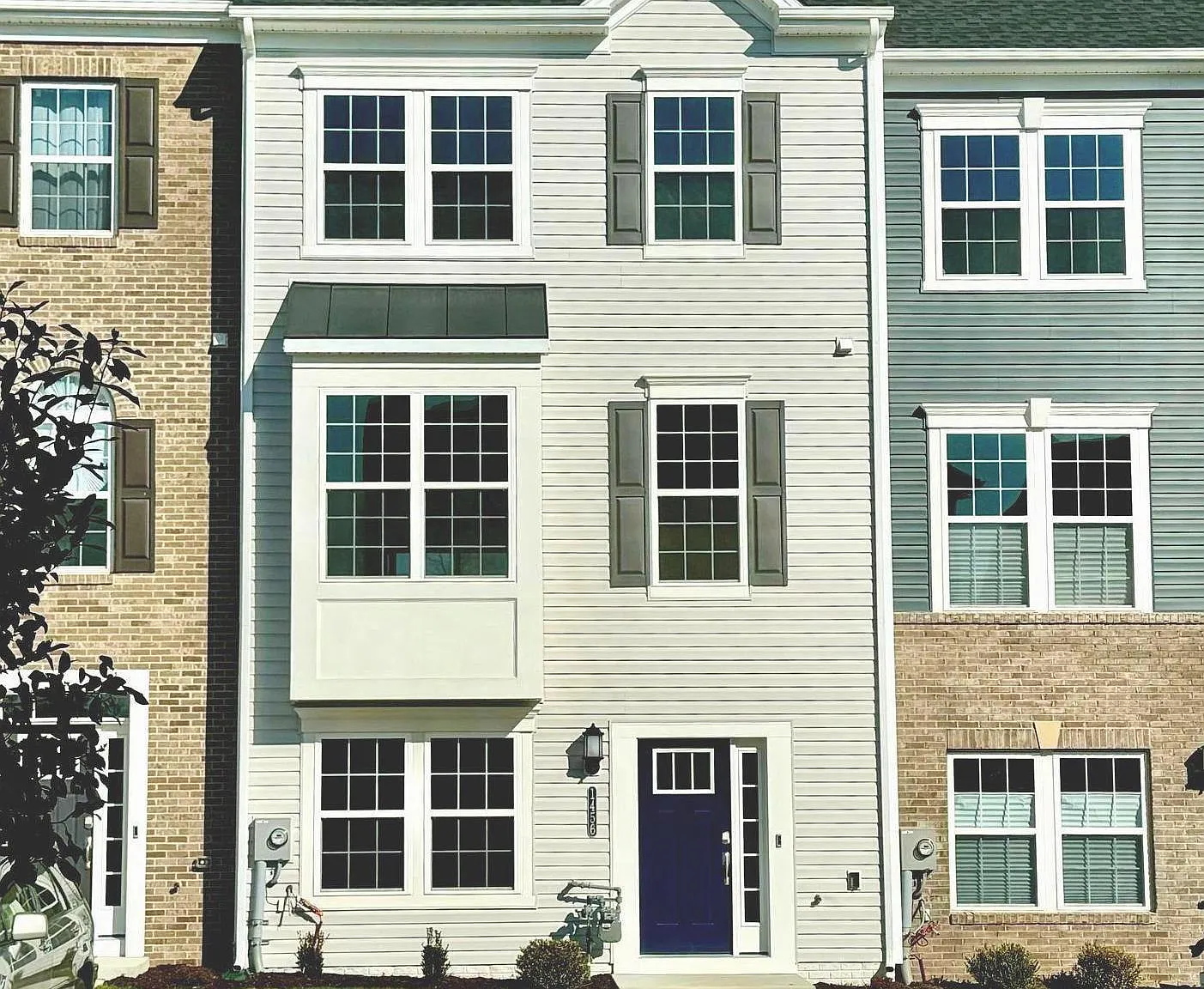 4 bed, 3.5 bath, 2760 sqft, $2,850 — Photo 1