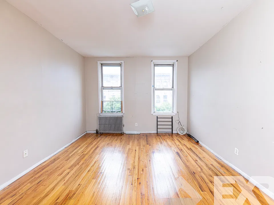 241 Irving Ave #3R
