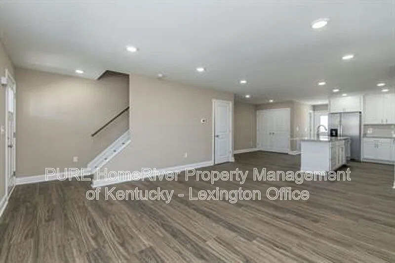 3 bed, 2.5 bath, 1600 sqft, $1,495 — Photo 3