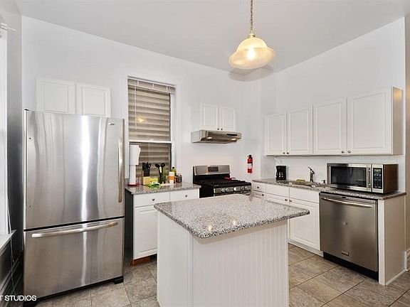 3rd image of 3723 N Marshfield Ave #2A