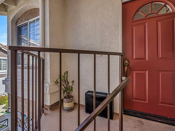 4th image of 1035 S Sundance Dr