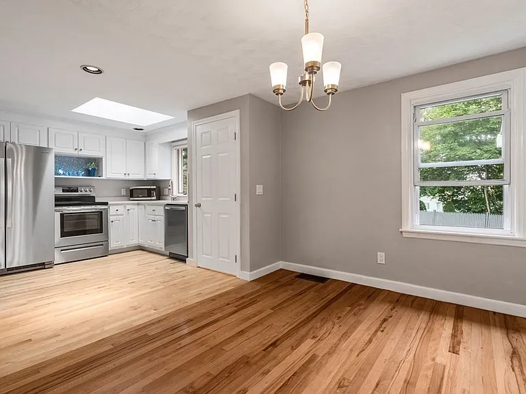 15 Temple Rd — Photo 4