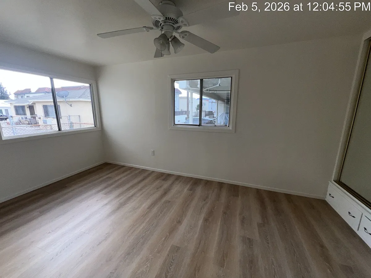 Building Photo - 1044 Elm Ave #B