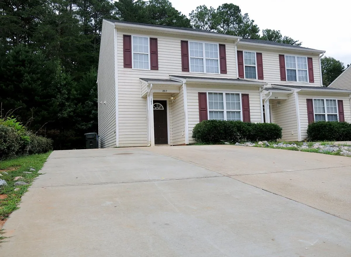 3 bed, 1400 sqft, $1,650 — Photo 2