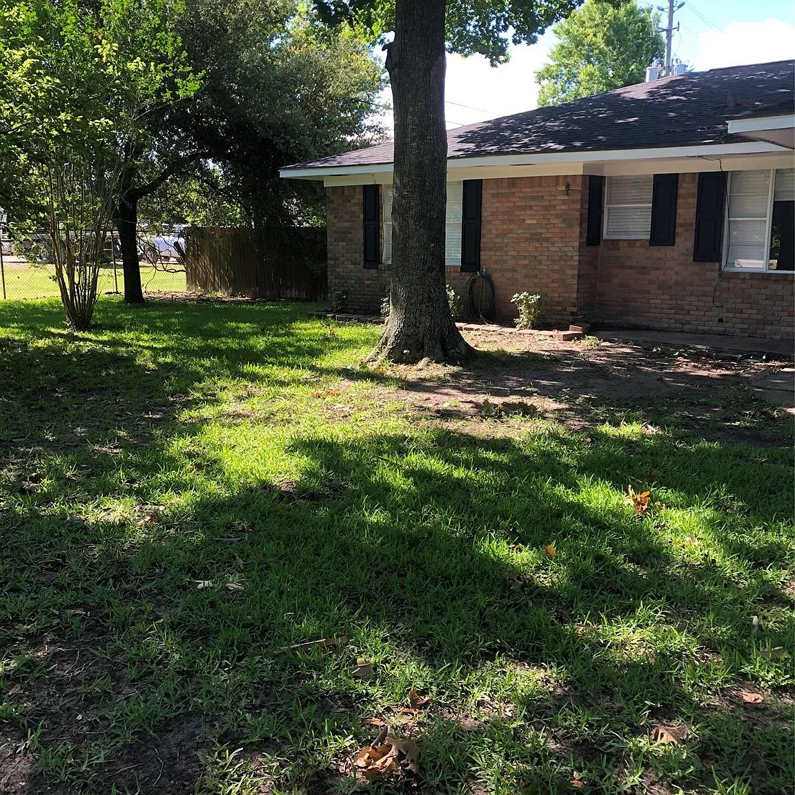 3 bed, 1.0 bath, 1700 sqft, $1,850 — Photo 2