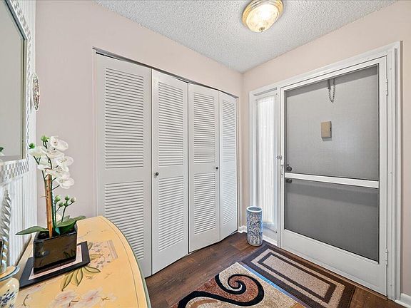 5th image of 125 Lakes End Drive #A