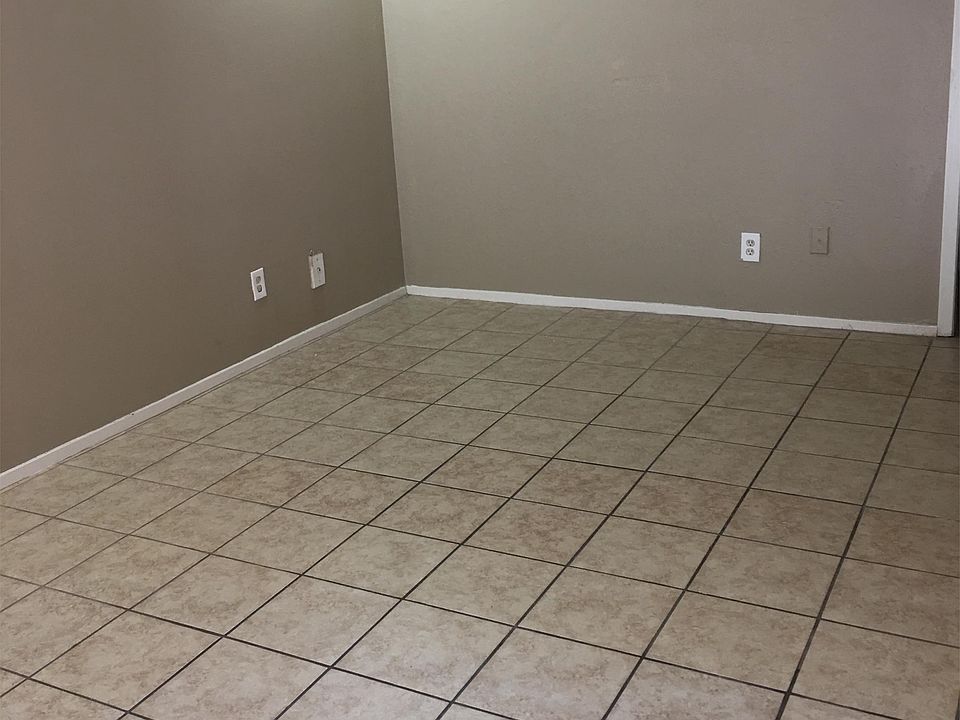 I BEDROOM 1 BATH (LIVING ROOM)