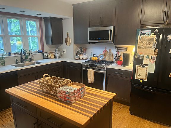 2nd image of 270 Richmond Ave #1