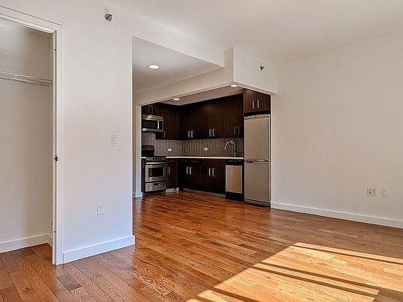 4th image of 260 W 26th St APT 10E