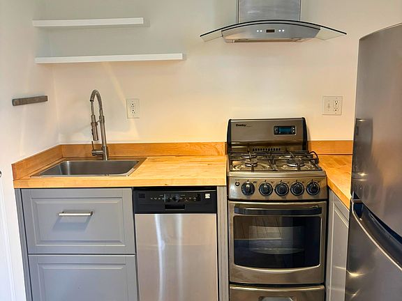 2nd image of 328 Pennsylvania St #2