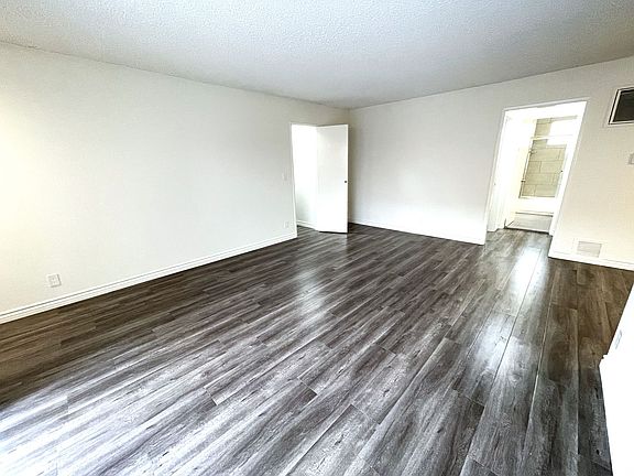 2nd image of 3420 Mentone Ave APT 3