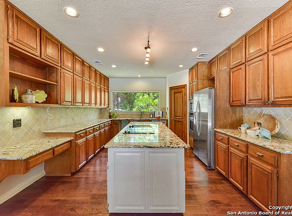 2nd image of 503 Bluff Trl