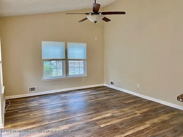 600 Larkspur Ln photo 1