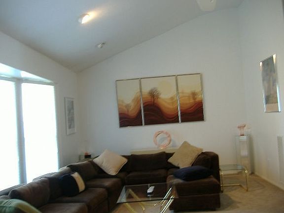 4th image of 36 Aspen Dr W