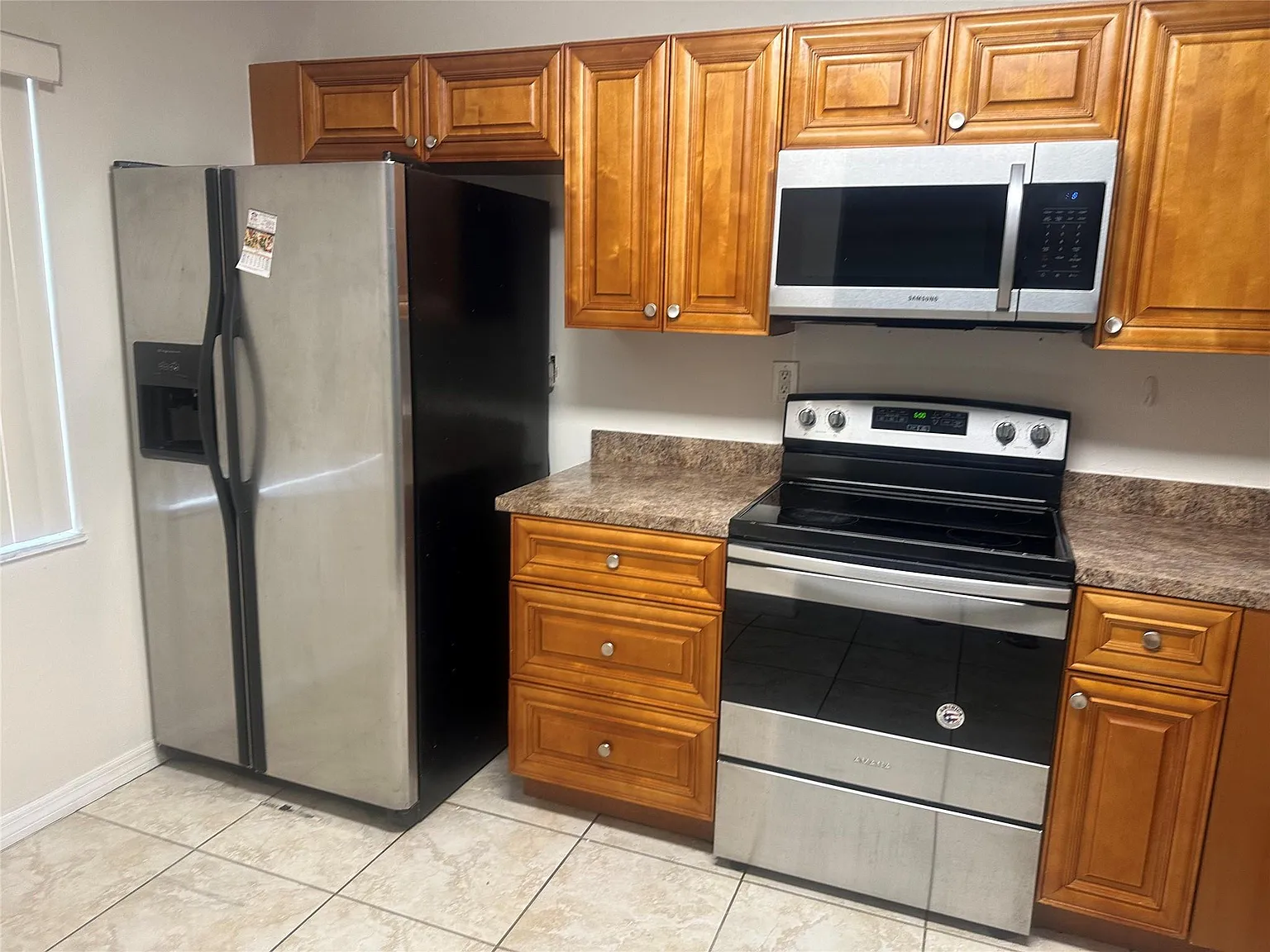 3 bed, 2.0 bath, 1080 sqft, $2,400 — Photo 1