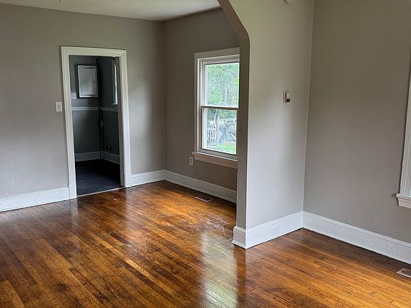 2nd image of 126 N Juniper Ave