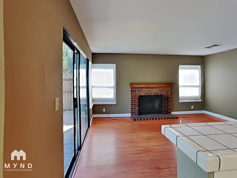 4721 Shannondale Dr — Photo 5