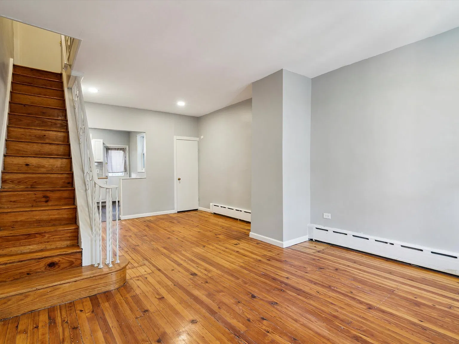 3 bed, 1027 sqft, $1,500 — Photo 2