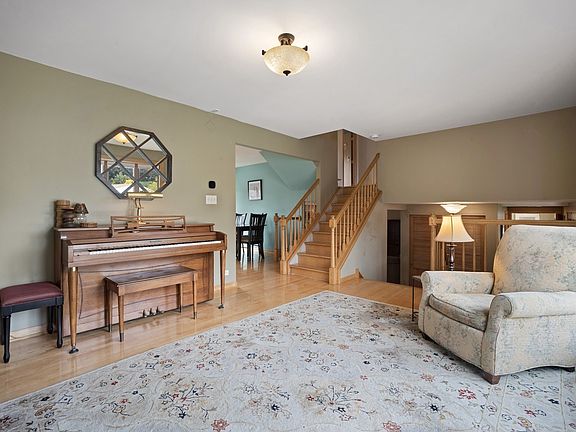 2nd image of 1305 W Lexington Dr