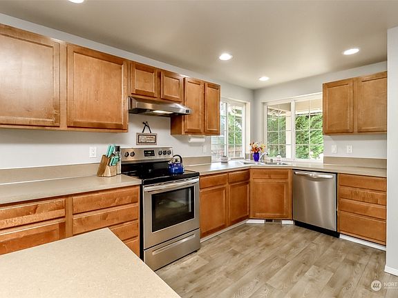 5th image of 707 Myers Street SE