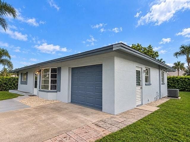 2nd image of 536 CENTER ROAD