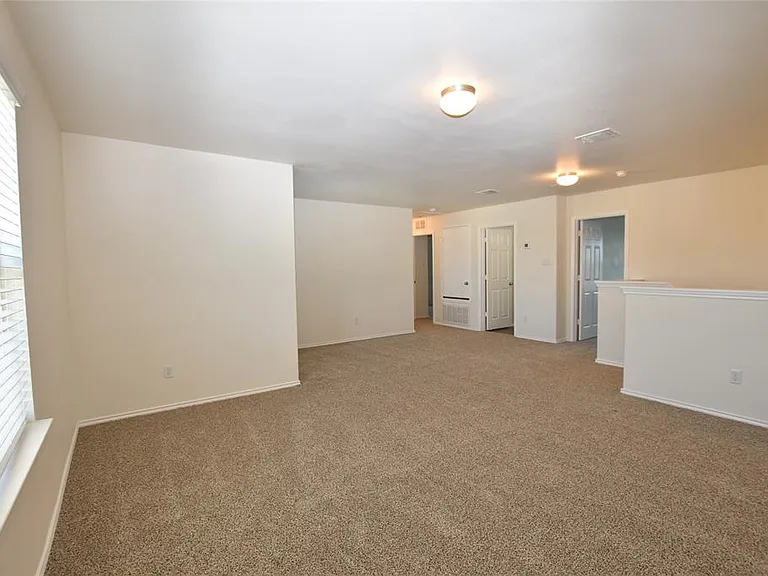 700 Bayberry Cir — Photo 8