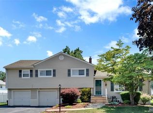 145 Sutton Pl, New Milford, NJ 07646